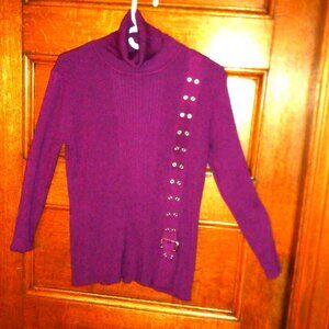 ~~~ TURTLENECk ~~~ L ~ Warm, Comfortable /  Silver Design on Left Side -